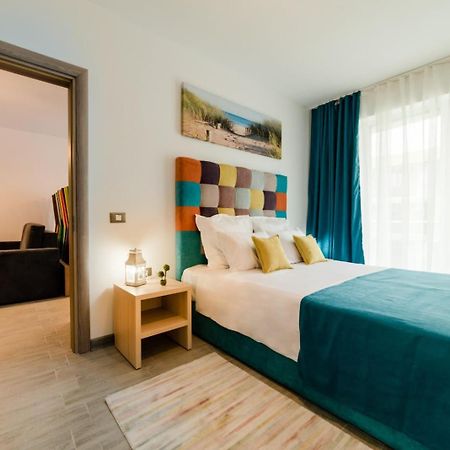 Alezzi Beach Resort Gorgeous Family Aparment Cu Piscina Navodari Exterior photo